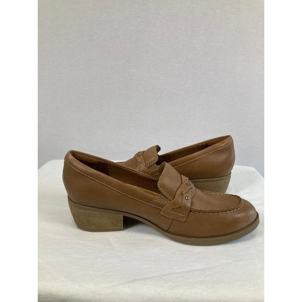 Classic Preppy Clarks Collection Womens‎ 6.5 Tan Leather Braided Studded Loafers
